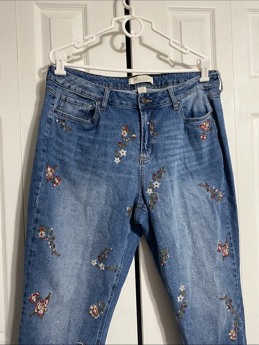 Cato Collection Limited Edition embroidered floral Jeans pants size 18W